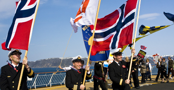 5月17日はノルウェー各地がお祝いムード一色に