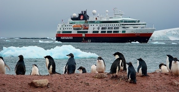 南極・探検クルーズ運航開始